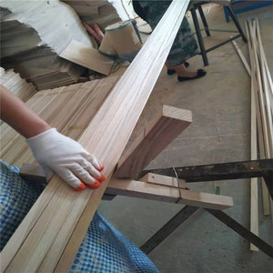 Plinthes triangulaires en bois massif de Paulownia, éco-responsables, modernes et naturelles, avec apprêt Gesso, taille personnalisée, installation facile pour hôtels - Product Image 1