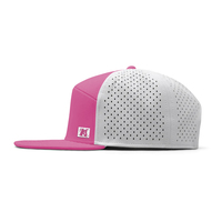 Gorra Snapback Rosa Estilo ML con Logotipo de Silicona Personalizado, Tela Impermeable Nivel 5, Flotante, Modelo para Mujer