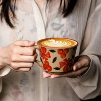 Mug en céramique personnalisé 14 oz 18 oz grande capacité fait main peint à la main motif floral botanique pour la maison, cadeau, vente au détail, OEM, vente en gros