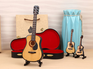 Miniatura de Guitarra de Madera, Adorno Creativo de Instrumento Musical, Decoración para el Hogar o Escritorio, Regalo de Cumpleaños para Amantes de la Música - Product Image 5