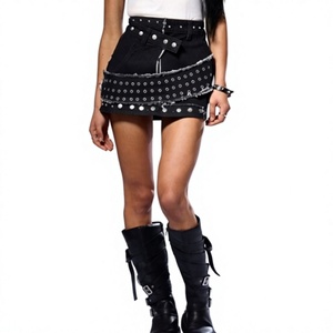 Jupe droite taille régulière cloutée pour femme, style formel, asymétrique, décorée de rivets, en cuir véritable écologique, noir délavé - Product Image 1