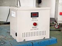 Transformateur de contrôle triphasé 380V vers 220V 100V pour la stabilisation de la tension AC, conception compacte