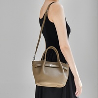 Bolso Mini Tipo Cubo de Cuero Genuino TC, Nueva Colección Primavera 2026, para Mujer, Sofisticado, Retro, Bandolera, para el Trabajo y Viajes Diarios