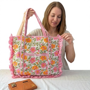 Sac fourre-tout matelassé en coton fait main de qualité supérieure Dolly Enterprises, style vintage, grand modèle à volants, fermeture éclair, couleur unie, origine Rajasthan - Product Image 1