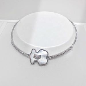 ราคาโรงงาน สร้อยข้อมือเงินแท้ 925 รูปผีเสื้อ ประดับมุกเปลือกหอย ชุบทอง ประดับอัญมณี พร้อมจี้ตัวอักษร สำหรับเด็กผู้หญิง - Product Image 4