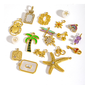 Collection Voyage et Vacances Dorée |   Pendentifs en acier inoxydable plaqué or 18 carats PVD |   Imperméable, hypoallergénique et inaltérable - Product Image 5