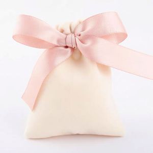 Sac à cordon en tissu velours personnalisable pour bijoux, lunettes, objets anciens avec option de logo - Product Image 3