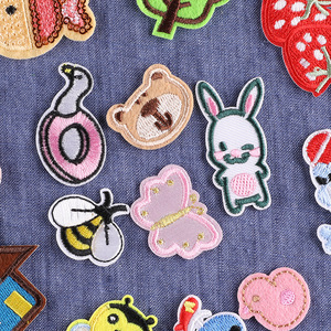 Nuovo Patch Ricamato in Tessuto a Forma di Piccolo Animale (Ciliegia, Ape, Caramella) con Accessori Cartoon e Accessori per Gioielli Super Piccoli - Product Image 4