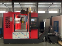 Centre d'usinage vertical CNC VMC855 à 3 axes avec guidage linéaire, broche BT40, ATC 24T pour moules, matrices et pièces automobiles