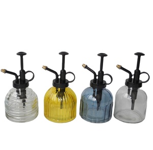 Bouteille de pulvérisation pour plante en verre, pulvérisateur de Style Vintage de 6.3 pouces de haut, <span class=keywords><strong>pompe</strong></span> supérieure en plastique Bronze, <span class=keywords><strong>arrosoir</strong></span> <span class=keywords><strong>à</strong></span> une main pour l'intérieur - Product Image 1