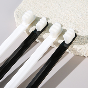 Brosse à dents pour animaux de compagnie à millions de poils souples, double tête, pour l'élimination de la plaque dentaire et du tartre chez les chats et les chiens - Product Image 1