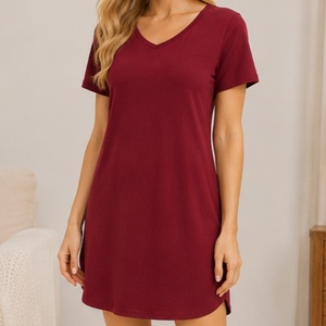 Camicia da Notte Elegante e Traspirante per Donna, Abbigliamento Estivo Personalizzato in Pezzo Unico - Product Image 1