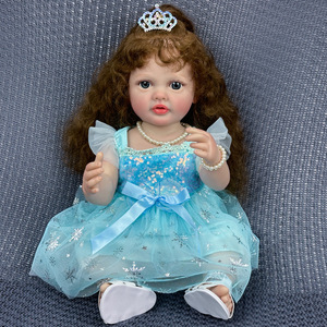 Une poupée en réincarnation avec une jupe et de longs cheveux, une simulation exquise d'une petite fille accompagnant la poupée. - Product Image 1