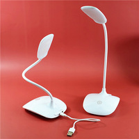 Lampe LED promotionnelle en gros, à piles, à commande tactile, à intensité variable, pour lecture en dortoir, personnalisable OEM/ODM
