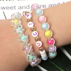 Kit de fabrication de bracelets DIY avec 15 compartiments, perles acryliques en forme de lettres de l'alphabet et coquillages, et cordon élastique pour la création de bijoux - Product Image 2