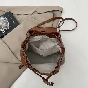 Sac à dos en cuir PU 2026 pour femme avec nœud, sac de voyage décontracté léger à cordon de serrage et rabat pour usage quotidien - Product Image 6