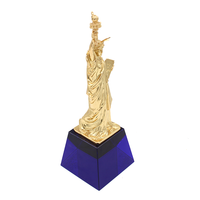 Nouveau design bleu cristal base poli galvanoplastie logo personnalisé doré américain Statue de la Liberté sculpture trophée en métal