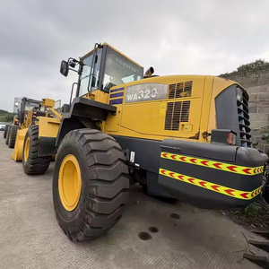 Pala cargadora de ruedas Komatsu WA320 usada en Japón, cargador frontal en buenas condiciones con componente de motor central a la venta - Product Image 3