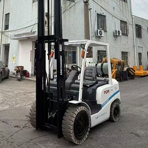 מלגזה <span class=keywords><strong>TCM</strong></span> משומשת דגם FD30, 3 טון, דיזל, תורן דו-שלבי, הפעלה בישיבה, יעילות גבוהה, שעות עבודה נמוכות, למכירה, משלוח מהיר - Product Image 1