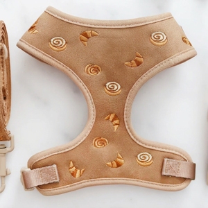 Ensemble Harnais et Laisse Brodé<span class=keywords><strong>s</strong></span> pour Chien avec Nœud Papillon, Harnais Gilet Doux et Réglable pour Chiot, Ensemble Collier de Luxe pour Animaux de Compagnie - Product Image 2
