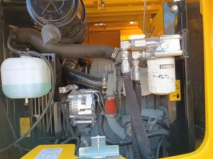 Excavatrice sur chenilles hydraulique Kobelco SK75n jaune, équipement de construction robuste monté sur chenilles - Product Image 2