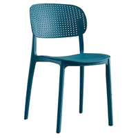 Chaise de salle à manger en plastique design et économique, fabriquée à partir de polypropylène 100 % importé de haute qualité, garantissant une durabilité accrue