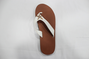 Tongs d'été en cuir écologiques pour femmes légères avec clous et semelle intérieure rembourrée Vêtements de plage à la mode - Product Image 5