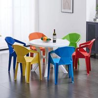 Chaise de salle à manger en plastique empilable moderne, fauteuil en plastique pas cher pour les véranda, les balcons, les cafés, les salles à manger, les cuisines, les patios, les bords de piscine