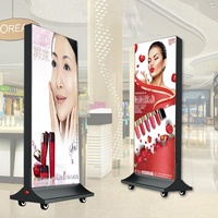 Panneau publicitaire vertical double face extérieur étanche sur pied avec roulettes, éclairage LED et film textile souple pour affichage commercial