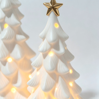 Beliebte Porzellan-Weihnachtsbäume Weiße Dekorationen für Zuhause LED-Beleuchtung Winter-Feiertagsgeschenke Innendekoration