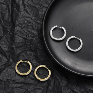 Orecchini Minimalisti per Donne, Design Delicato e Versatile, Gioielli alla Moda per Ufficio e Uso Quotidiano - Product Image 6