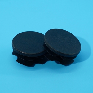 Bouchons de tube moulés en <span class=keywords><strong>plastique</strong></span> noir, capuchons de tube ronds, inserts de tube en acier inoxydable, embouts antidérapants et résistants à l'usure pour pieds de chaise et de table - Product Image 1
