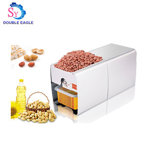 Mini máquina de prensa de aceite de soja negra para el hogar/Extractor de aceite de girasol eléctrico <span class=keywords><strong>Precio</strong></span> de herramienta de molino de aceite de semillas vegetales - Product Image 1