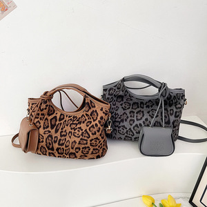 Bolso bandolera de alto <span class=keywords><strong>nivel</strong></span> de apariencia para mujer, nueva moda, de gamuza de leopardo Vintage bandolera, paquete de bolso de cubo de estilo extranjero - Product Image 5