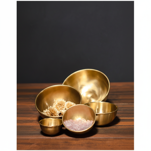 Cuenco de latón elaborado con técnicas metalúrgicas antiguas para coleccionistas de utensilios de cocina de estilo vintage o étnicos - Product Image 1