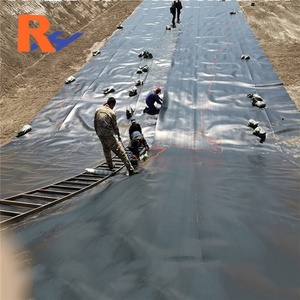 Rouleau de <span class=keywords><strong>géomembrane</strong></span> en polyéthylène PE LLDPE pour revêtement de barrage 80 mil 100 mil – Qu'est-ce que la <span class=keywords><strong>géomembrane</strong></span> ? <span class=keywords><strong>Prix</strong></span> et coût par rouleau au m² - Product Image 2
