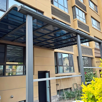 Auvent de terrasse moderne en alliage d'aluminium pour extérieur, style fixe, protection contre la pluie avec isolation thermique et moustiquaire magnétique pour villa
