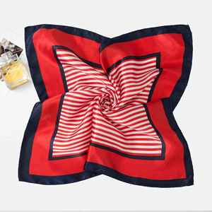 Foulard carré personnalisé pour femme grande taille 90x90cm en satin de soie pure, imprimé numérique, pour cheveux, Ethicon Soie, en coton, rayonne et polyester - Product Image 2