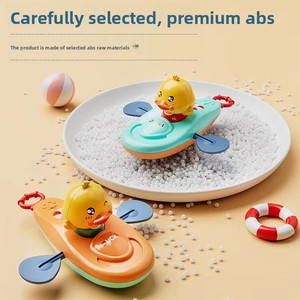 Jouet aquatique en plastique pour bébé, kayak, <span class=keywords><strong>canard</strong></span> jaune, bateau de bain, logo personnalisé, à presser, pour filles de 2 à 7 ans - Product Image 3