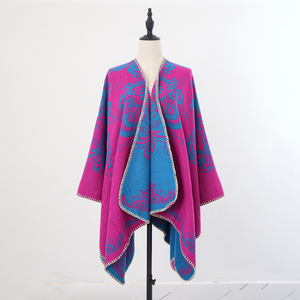 Sciarpa con Spacco per Donna, Elegante Mantella Jacquard Adatta per Viaggi e Tempo Libero - Product Image 2
