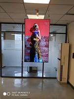 EKAA Layar Jendela Satu Sisi 65 Inci 3000/4000 Nits Kecerahan Tinggi LCD Digital Signage untuk Pusat Perbelanjaan