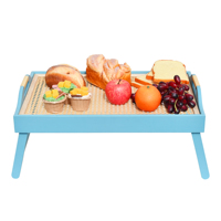 Grande table basse décorative Boho bleue Plateau de service en rotin Plateau de lit en bambou avec poignées pour pieds Petit-déjeuner