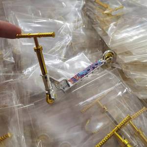 Scooter <span class=keywords><strong>de</strong></span> juguete <span class=keywords><strong>de</strong></span> plástico para niños, miniatura <span class=keywords><strong>de</strong></span> simulación a escala 1:5, <span class=keywords><strong>de</strong></span> gran venta, para equipo <span class=keywords><strong>de</strong></span> patinaje. - Product Image 4