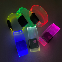 Accepter Personnaliser LOGO Glow clignotant LED Bracelet Light up Led Bracelet pour Music Party
