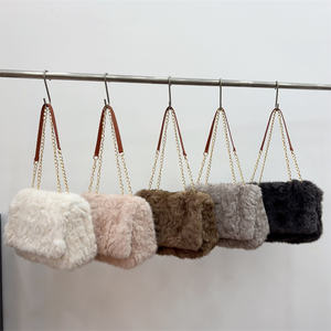 Borsa <span class=keywords><strong>di</strong></span> <span class=keywords><strong>lusso</strong></span> <span class=keywords><strong>di</strong></span> <span class=keywords><strong>lusso</strong></span> <span class=keywords><strong>di</strong></span> grande capacità da donna con pelliccia sintetica <span class=keywords><strong>di</strong></span> moda borsa soffice borsa invernale in peluche sotto le ascelle - Product Image 2