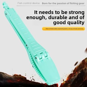 Pince à poisson portable en plastique légère, verrouillable, antidérapante, à dents <span class=keywords><strong>de</strong></span> <span class=keywords><strong>crocodile</strong></span> bioniques, pour la pêche aux leurres - Vente en gros <span class=keywords><strong>d</strong></span>'équipement <span class=keywords><strong>de</strong></span> pêche - Product Image 6