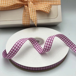 Ruban à carreaux Buffalo Plaid, design festif saisonnier pour l'emballage de boîtes cadeaux de Noël - Product Image 3
