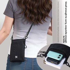 Sac bandoulière en nylon tendance pour homme et femme, style niche pour les trajets quotidiens, sac à bandoulière pour carte d'identité et téléphone - Product Image 2