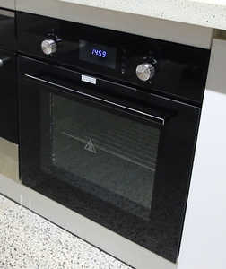 <span class=keywords><strong>Four</strong></span> de cuisson du pain simple Hornos électrique OEM famille d'acier inoxydable 80L construit dans le <span class=keywords><strong>four</strong></span> pyrolytique autonettoyant de grande capacité 600mm - Product Image 2