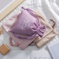 Sac cadeau personnalisé imprimé avec cordon de serrage Logo de sérigraphie en velours doux pour parfum Flexographie des pierres précieuses des lunettes